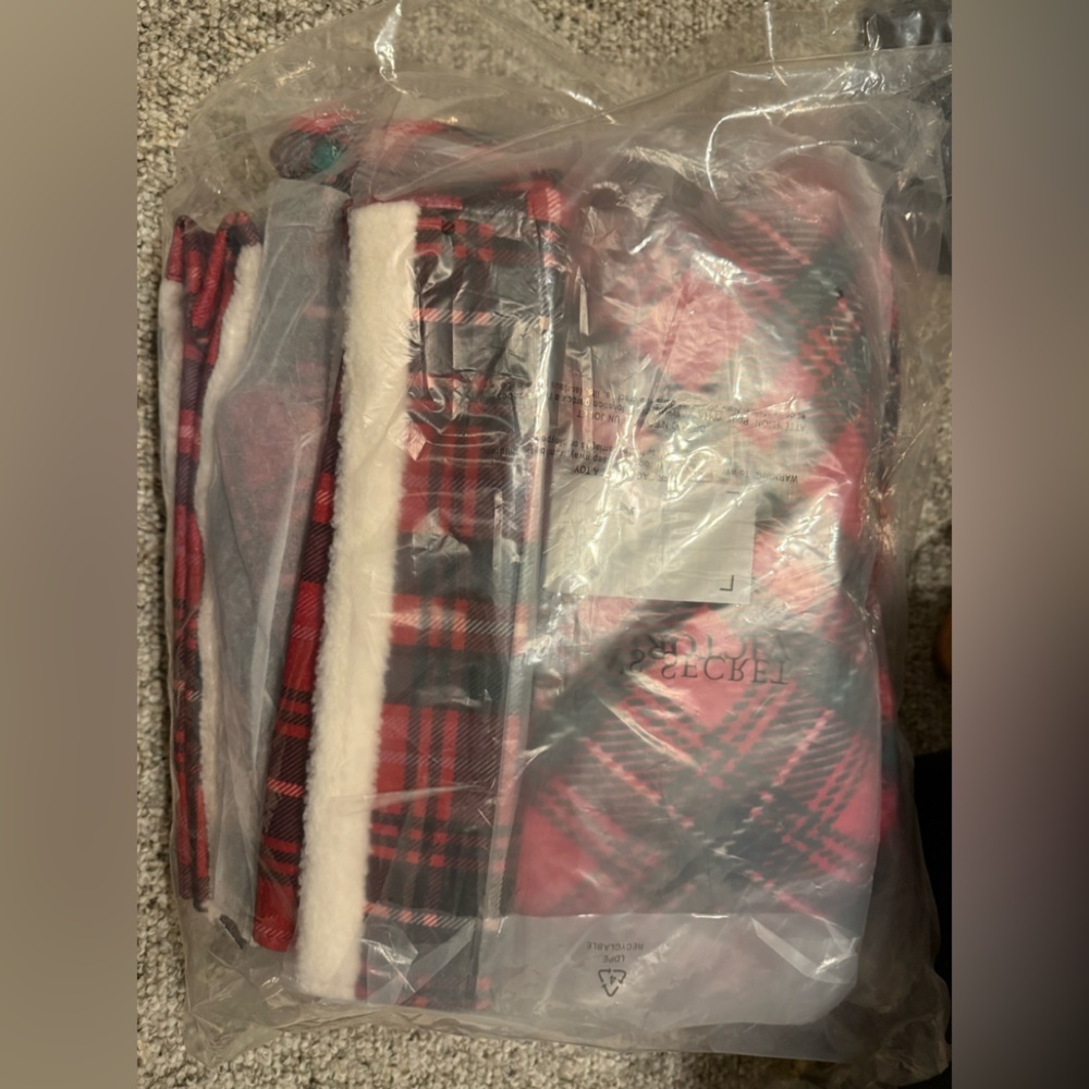 NWT Victoria’s Secret Holiday Tote and Blanket